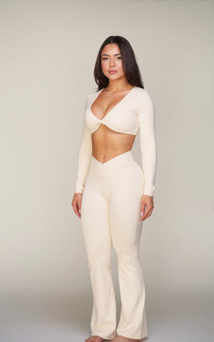 Aura Magnetic Flared Pants